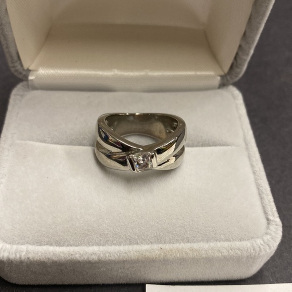 Silver and Crystal Fashion Ring in size 5.5